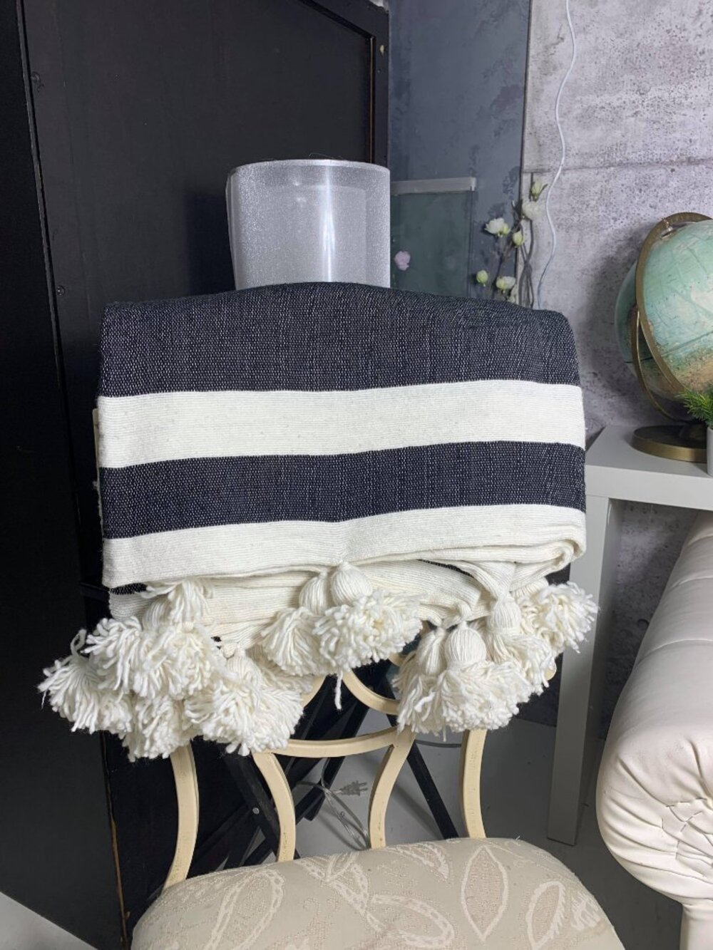 50% LIVE SHOW NEW  Cotton pompom black and white blanket